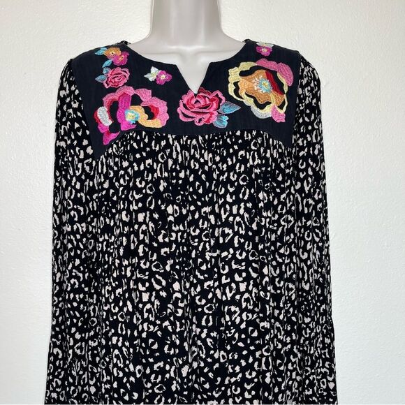 Savanna Jane Floral Embroidered Leopard Print Bell Sleeve Black Top Women Medium - Picture 4 of 14